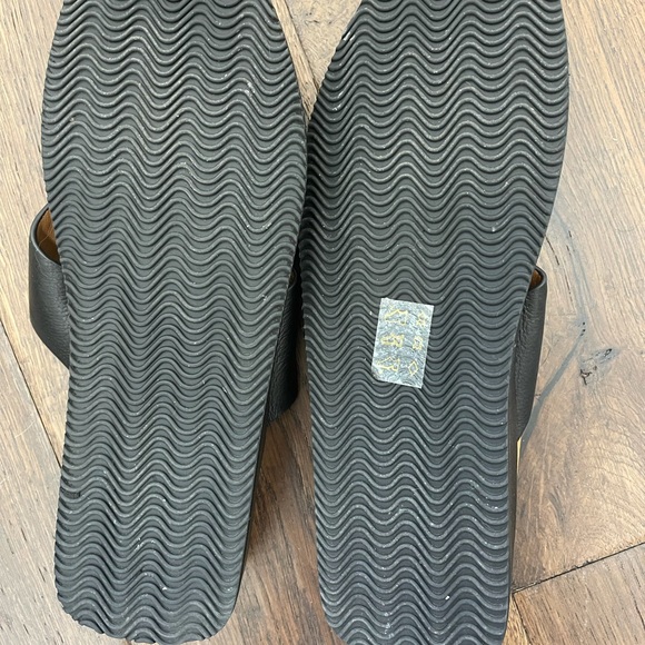 L’AmourDesPieds flip flops. - Picture 2 of 3